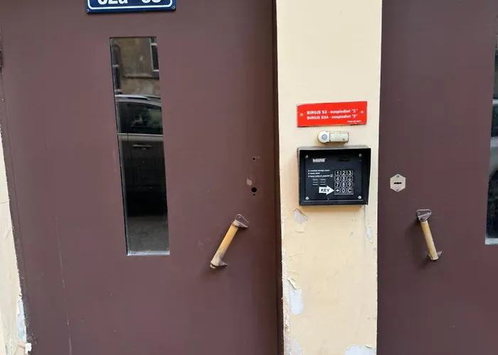 Orange Apartments 52
